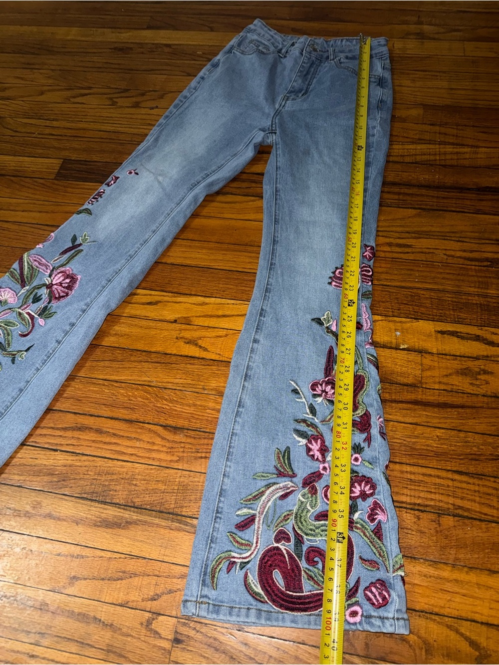 ROMWE Floral Embroidered Flare Jeans Size 4 Light Wash Boho Y2K Festival - Picture 6 of 12